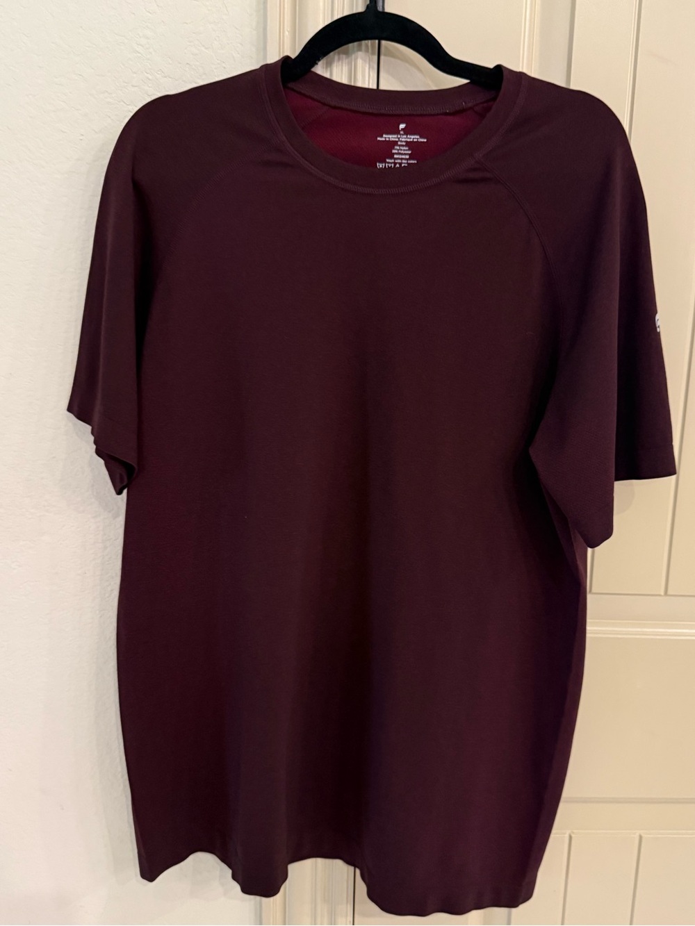 Fabletics Men's Performance Tee - Deep Burgundy size XL